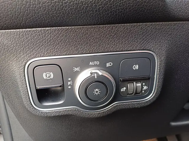 Mercedes-Benz GLB 200 Premium Plus 2022 Benzine 27