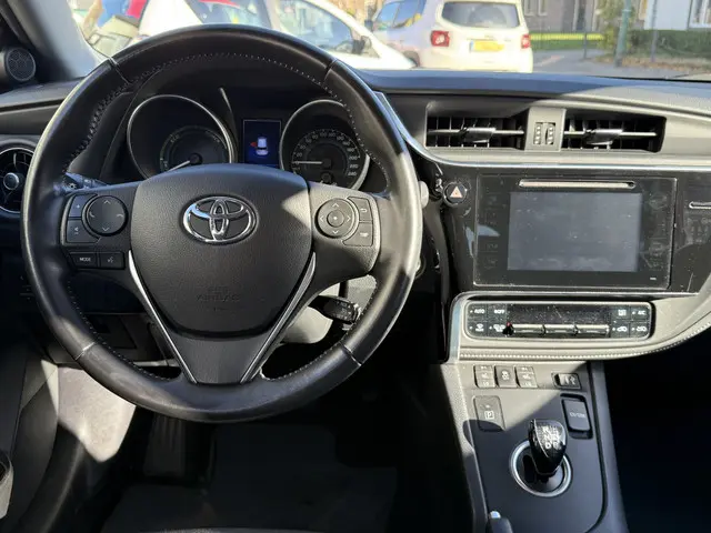 Toyota Auris 1.8 Hybrid Dynamic 2016 Hybride Benzine 10