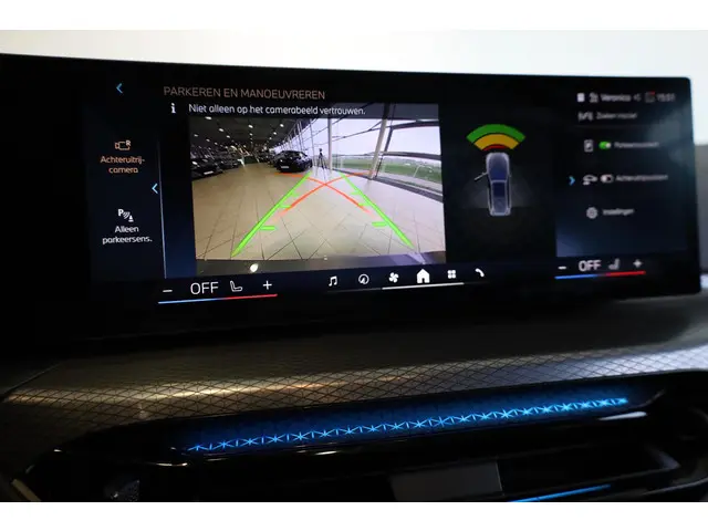 BMW 3 Serie Touring 318i 2024 Benzine 14