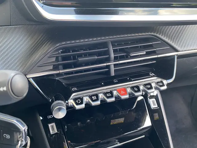 Peugeot 2008 1.2T 100pk Allure 2024 Benzine 17