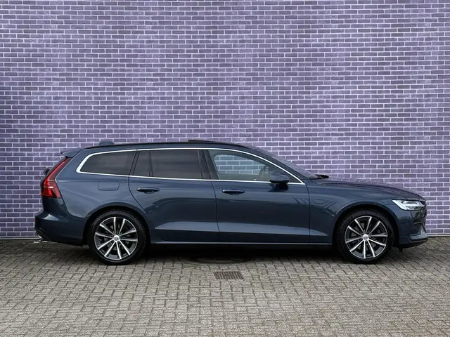 Volvo V60 2.0 B4 Momentum Business 2021 Benzine 14