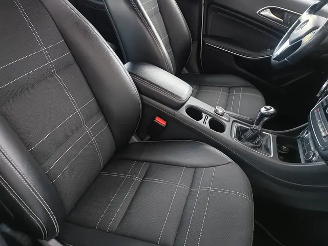 Mercedes-Benz A-Klasse 200 Ambition 2012 Benzine 10