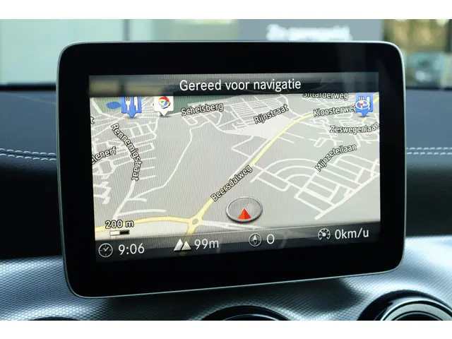 Mercedes-Benz GLA 200 Premium Plus 2018 Benzine 24