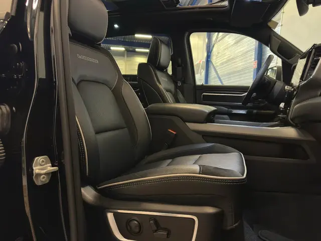 Dodge Ram 1500 5.7 V8 4x4 Crew Cab Laramie 2024 LPG/Gas 17