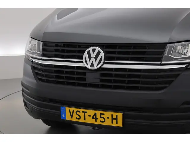 Volkswagen Transporter 2.0 TDI L2H1 2022 Diesel 23