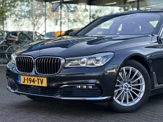 BMW 7 Serie 750i xDrive High Executive 2016 Benzine 5