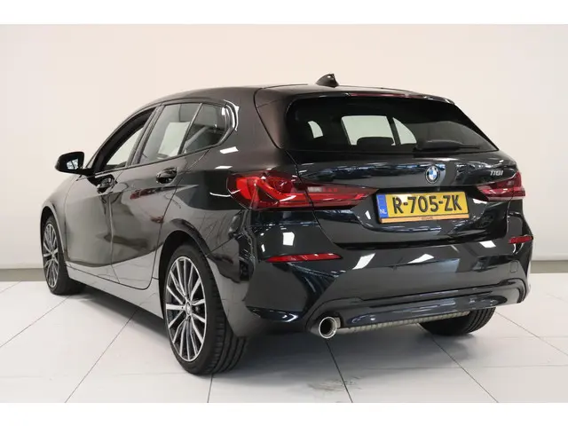 BMW 1 Serie 118i Business Edition Plus 2022 Benzine 6