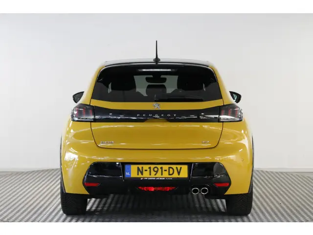 Peugeot 208 1.2 PureTech GT Pack 130 PK. 2021 Benzine 10