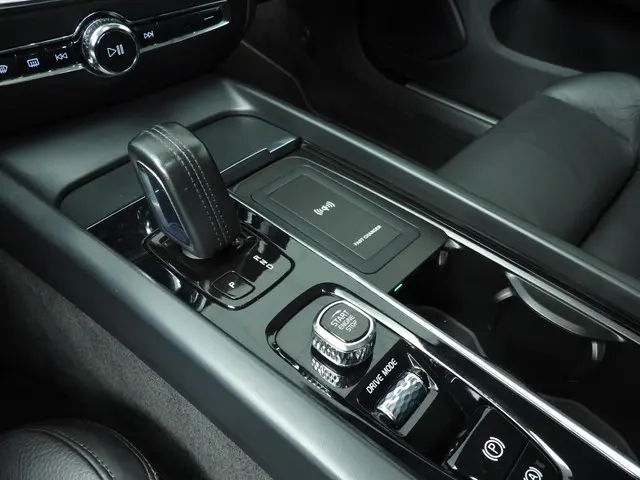 Volvo V60 2.0 B4 MHEV diesel R-Design 2021 Diesel 18