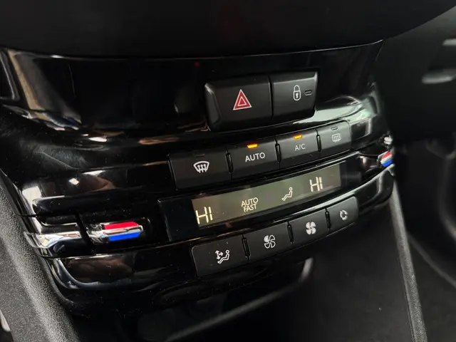 Peugeot 2008 1.2 PureTech Blue Lease Allure 2019 Benzine 30