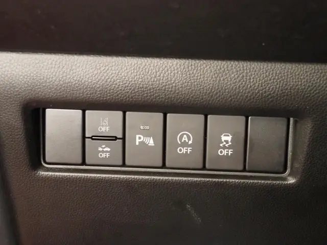 Suzuki Swift 1.2 Style Smart Hybrid 2025 Benzine 6