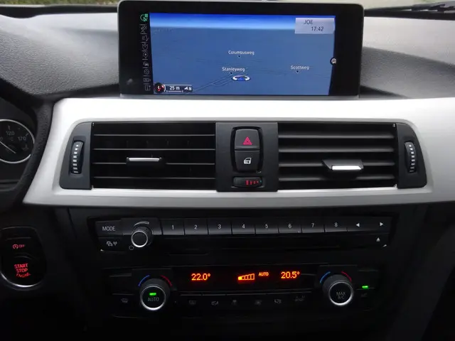 BMW 3 Serie 320i Executive AUTOMAAT 2015 Benzine 12