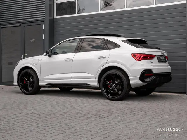 Audi Q3 Sportback 45 TFSI e S-Line 2022 Hybride Benzine 12