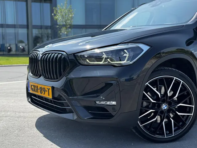 BMW X1 xDrive20i High Executive 2021 Benzine 26