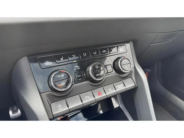 Škoda Karoq 1.5 TSI ACT Sportline Business 2020 Benzine 18