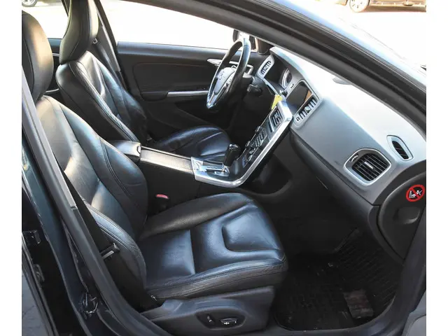 Volvo S60 2.0 T5 Momentum 2013 Benzine 29