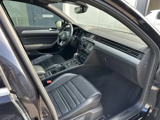 Volkswagen Passat 1.4 TSI R-Line / Pano / Leder 2016 Benzine 16