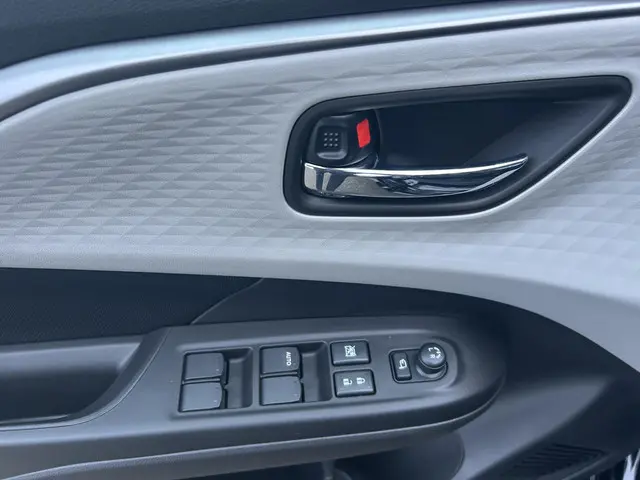 Suzuki Swift 1.2 Style Smart Hybrid 2025 Benzine 9