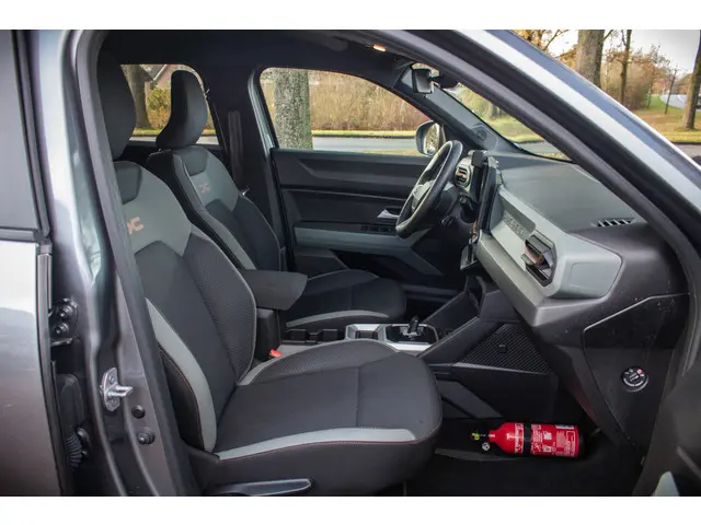 Dacia Duster extreme hybrid 140 2024 Hybride Benzine 4