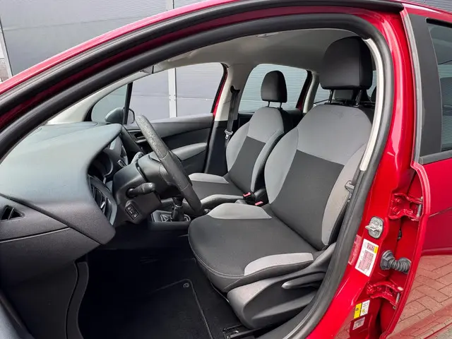 Citroën C3 1.0 PureTech Airco / Nap / Trekhaak 2015 Benzine 6
