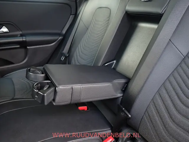 Mercedes-Benz B-Klasse 180D 2019 Diesel 28