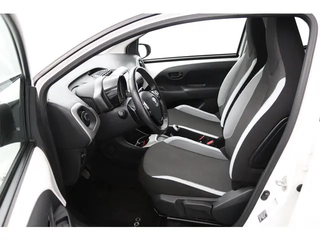 Toyota Aygo 1.0 VVT-i x-play 2015 Benzine 17