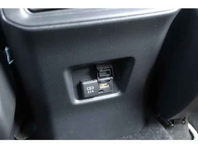 Toyota RAV4 2.5 Hybrid AWD Bi-Tone 2022 Hybride Benzine 22