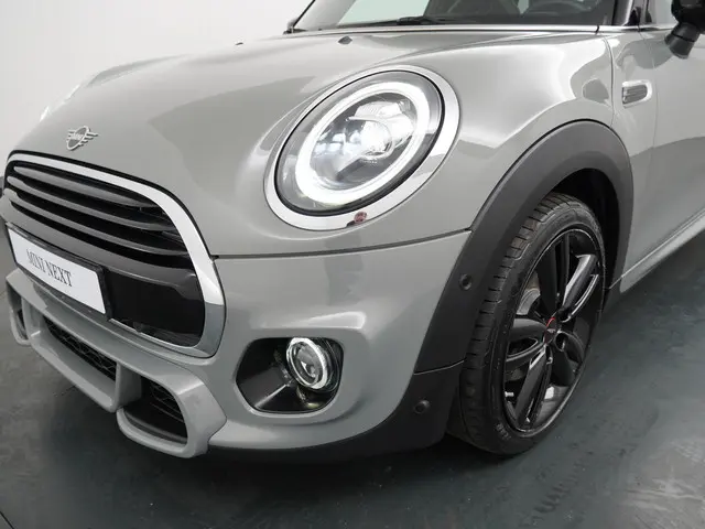 MINI 5-Deurs Cooper Dalston Edition 2021 Benzine 25