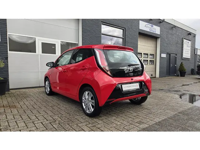 Toyota Aygo 1.0 VVT-i x-wave 2015 Benzine 4