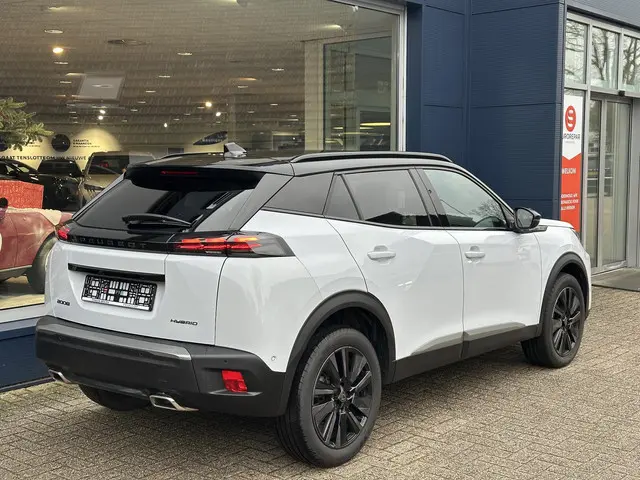 Peugeot 2008 1.2 Hybrid 145 PK GT 2025 Hybride Benzine 6