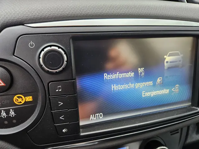 Toyota Yaris 1.5 Hybrid Dynamic 2015 Hybride Benzine 23