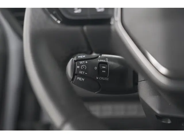 Peugeot 2008 PureTech 100 Allure 2024 Benzine 37