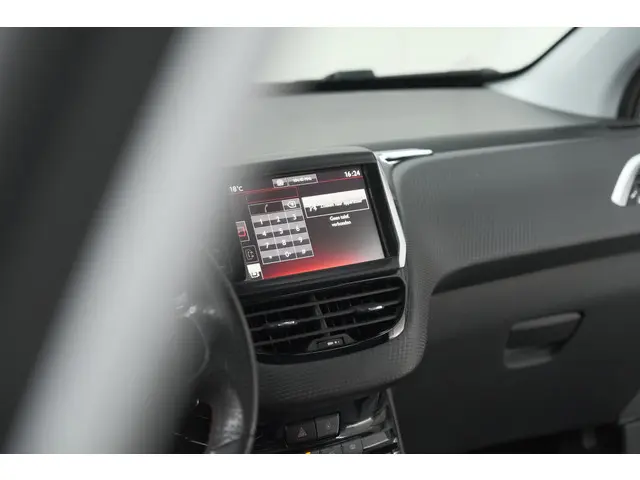 Peugeot 2008 PureTech 110 EAT6 GT 2017 Benzine 55