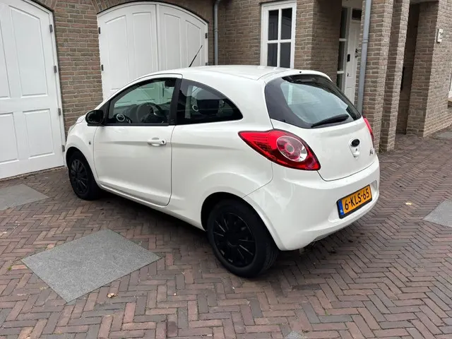 Ford Ka 1.2 Champions Edition start/stop 2013 Benzine 16
