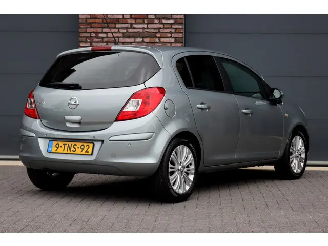 Opel Corsa 1.4-16V Cosmo | 2014 Benzine 7