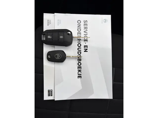 Citroën C3 1.2 Hybrid 110pk Plus 2025 Hybride Benzine 33