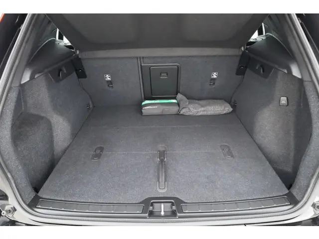 Volvo XC40 2.0 B3 Black Edition 2025 Benzine 27