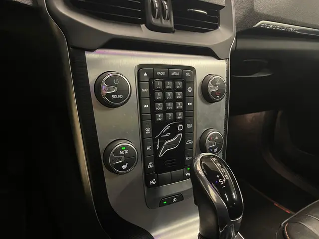Volvo V40 Cross Country 2.0 D2 Summum 2016 Diesel 18