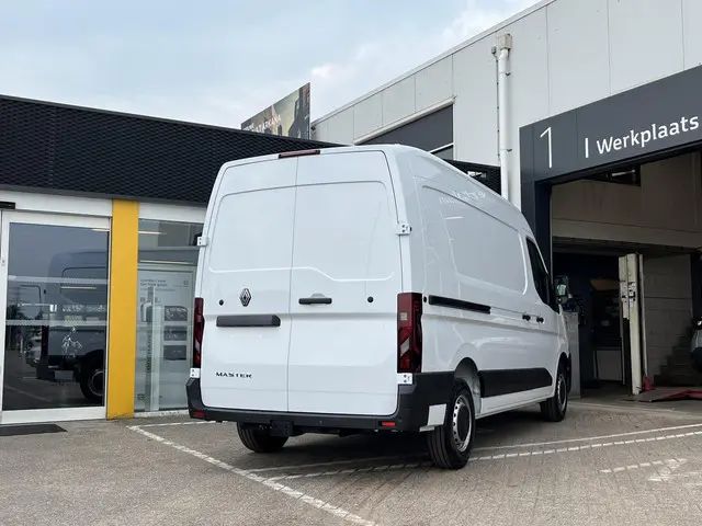 Renault Master 2.0 dCi 130 T35 L2H2 Advance 2024 Diesel 24