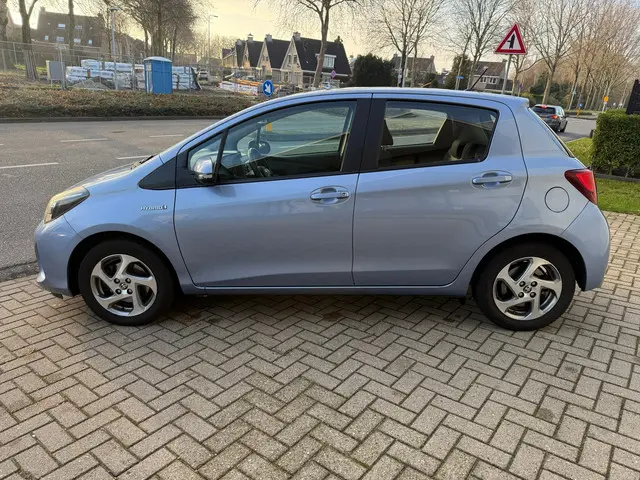 Toyota Yaris 1.5 Hybrid Lease 2015 Hybride Benzine 7