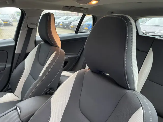 Volvo V60 1.6 T3 R-Design 2013 Benzine 16