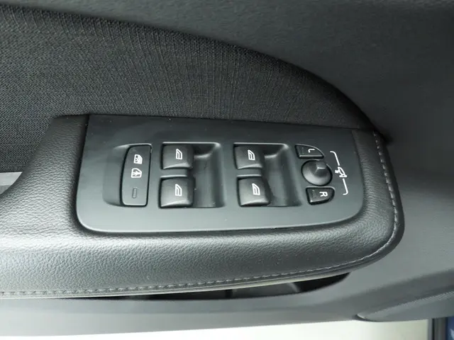 Volvo V60 2.0 B4 MHEV diesel R-Design 2021 Diesel 41