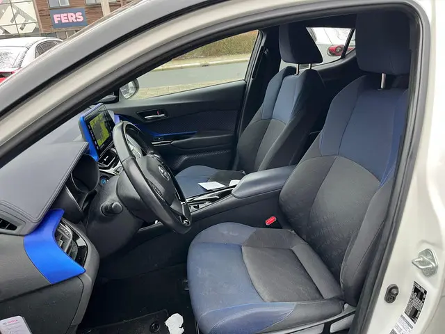 Toyota C-HR 1.8 Hybrid Bi-Tone 2017 Hybride Benzine 7