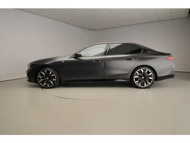 BMW i5 2