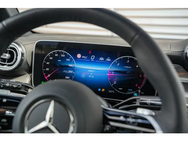 Mercedes-Benz GLC 220d 4MATIC AMG Line 2024 Diesel 20