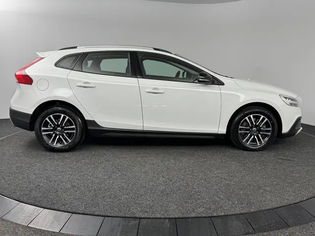 Volvo V40 Cross Country 1.5 T3 Edition+ 2018 Benzine 18