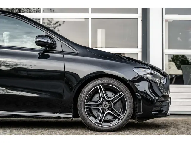 Mercedes-Benz B-Klasse 250 AMG Line 2022 Benzine 12