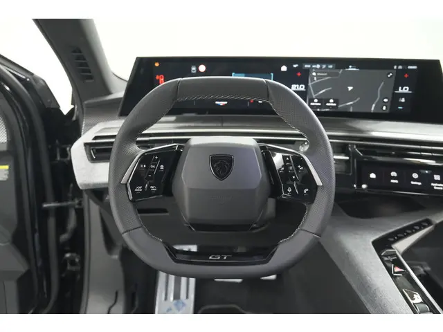 Peugeot 3008 Hybrid 145 e-DCS6 GT 2025 Hybride Benzine 36