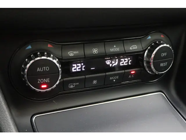 Mercedes-Benz GLA 250 4Matic 2017 Benzine 50