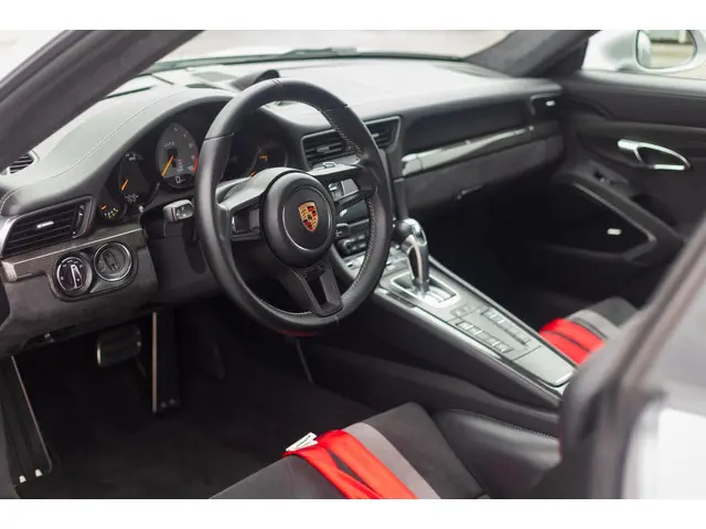 Porsche 911 991 4.0 GT3 2017 Benzine 10